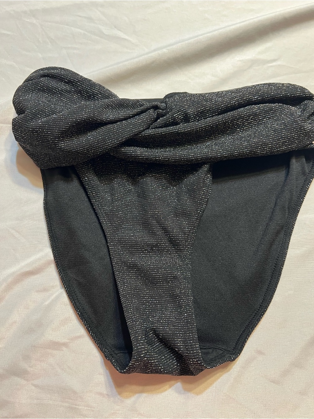 HALARA Black Activewear Bottom with White Size Tag